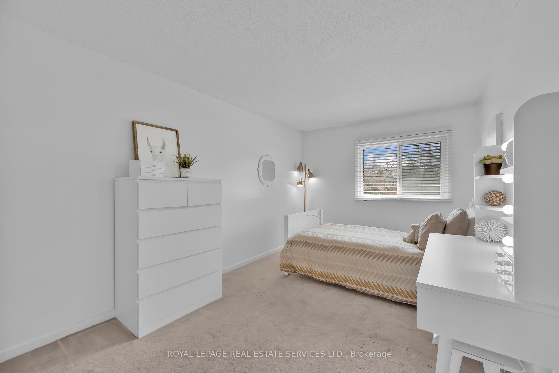 3 Bedrooms Condo at 3125 Fifth, Mississauga For sale