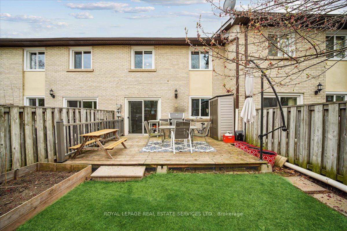 4 Bedrooms Condo at 1450 Sixth, Oakville For sale