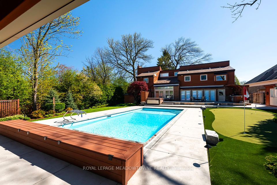 28 Pine Tree