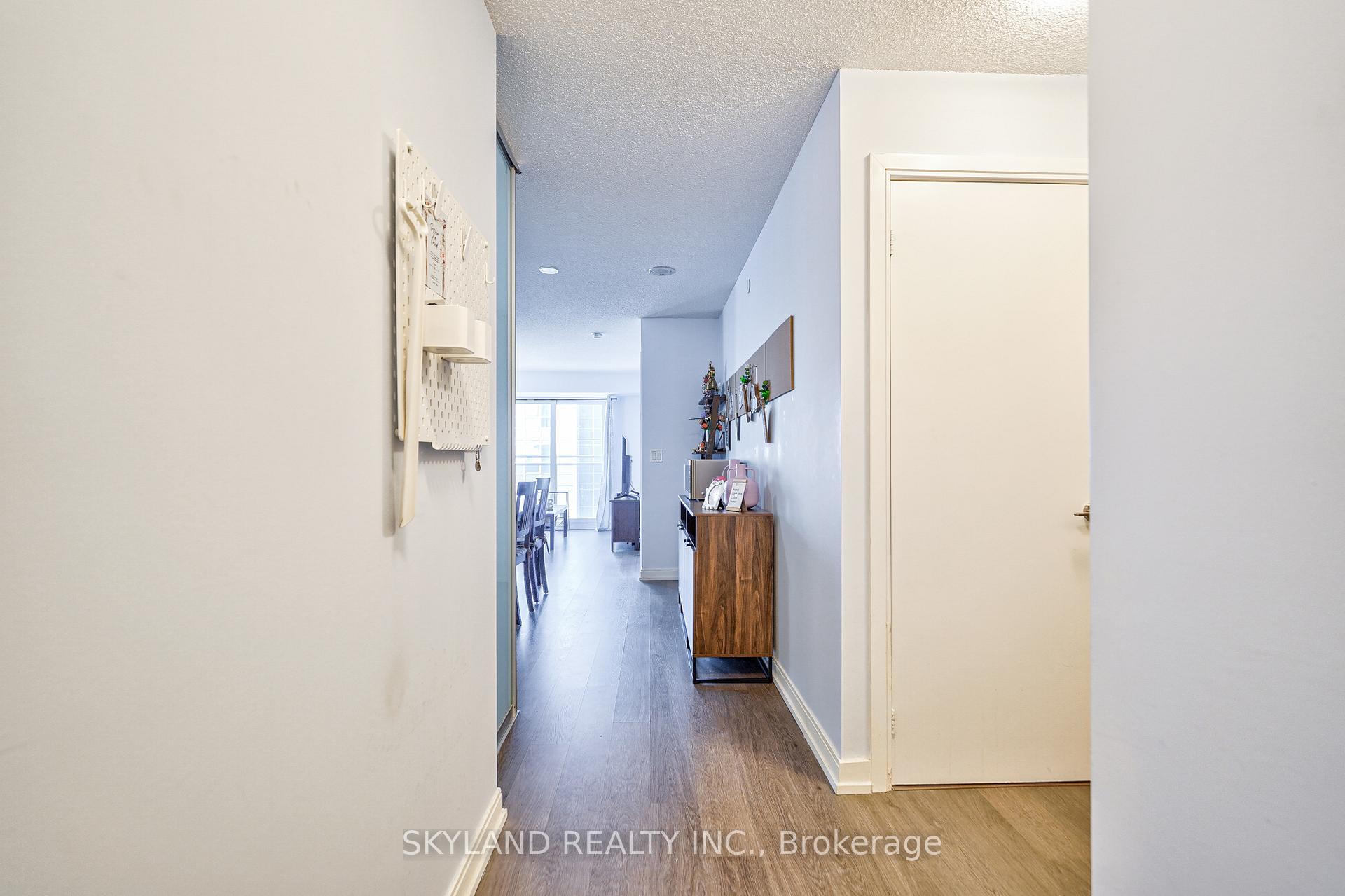 2 Bedrooms Condo at 255 Village Green, Toronto For sale