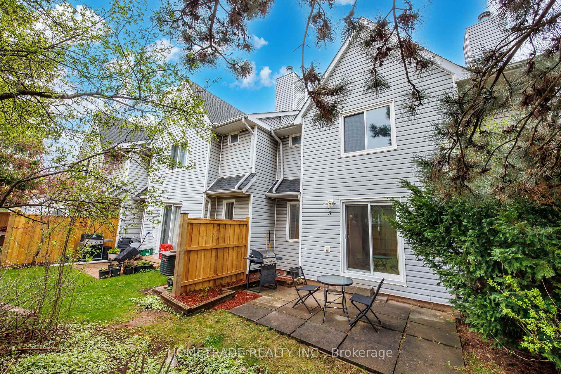 3 Bedrooms Condo at 2021 Sixth, Oakville For sale