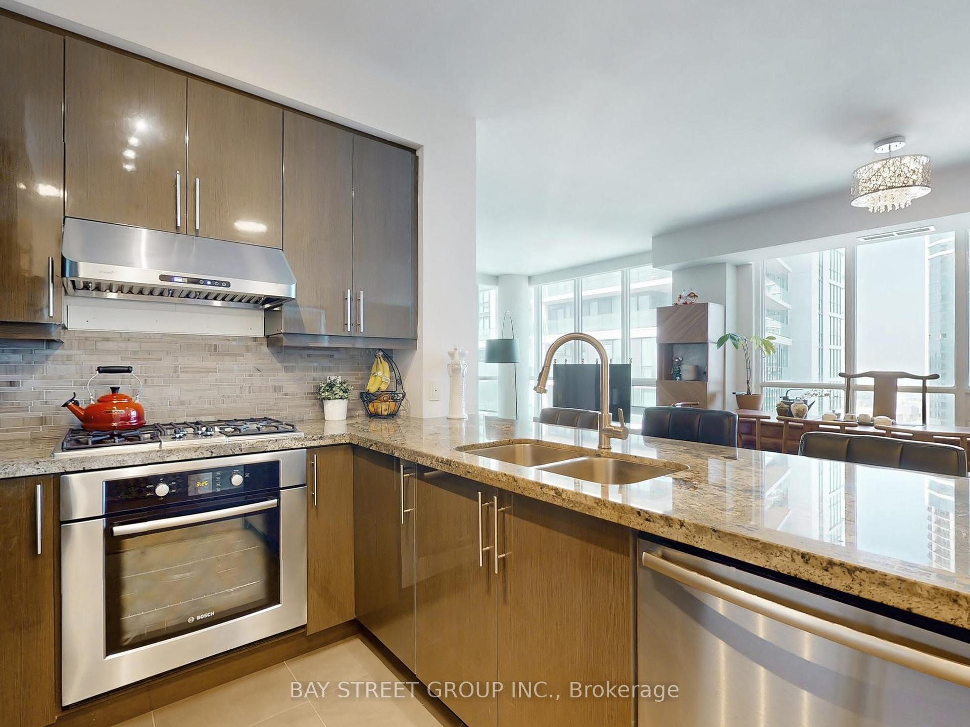 3 Bedrooms Condo at 33 BAY, Toronto For sale
