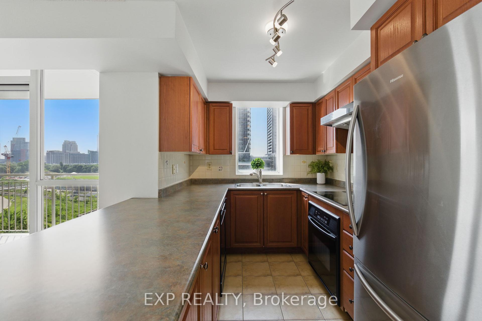 2 Bedrooms Condo at 18 Stafford, Toronto For sale