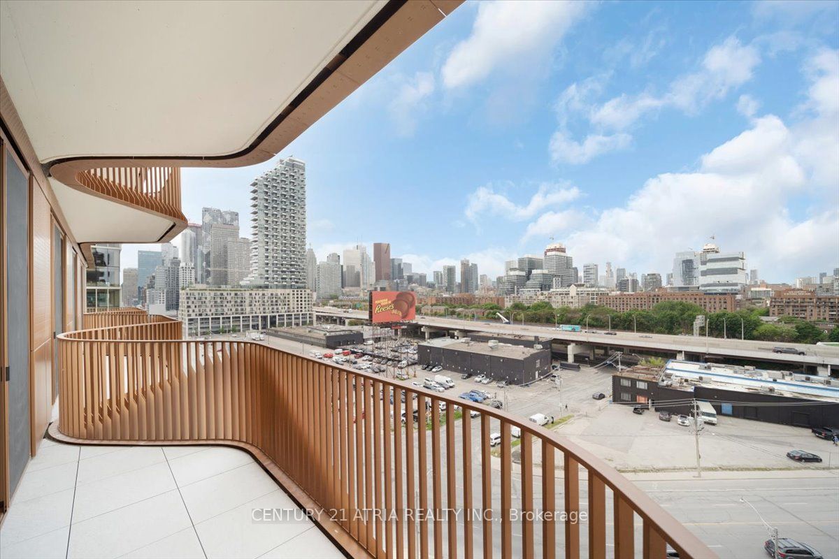155 Merchants' Wharf, #831
