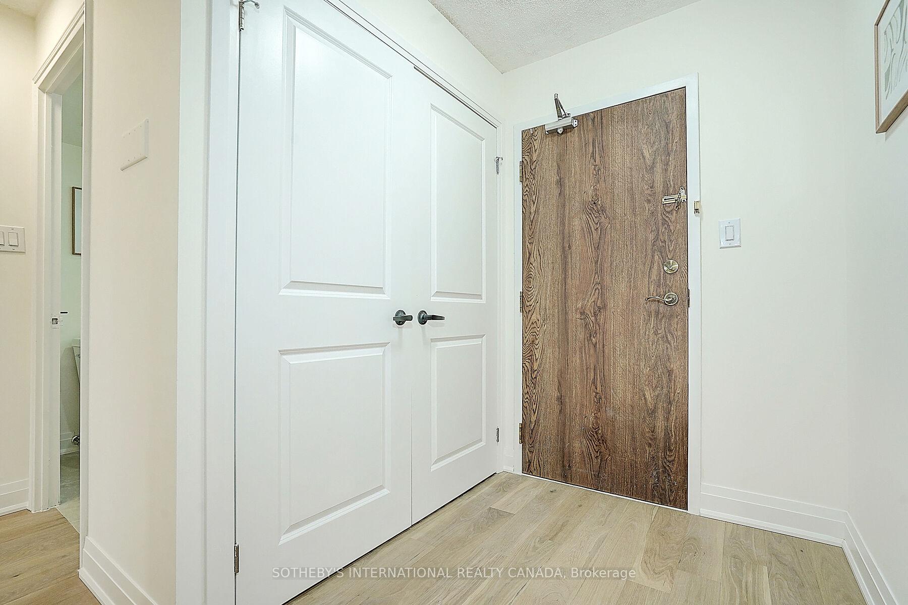 2 Bedrooms Condo at 1240 Marlborough, Oakville For sale