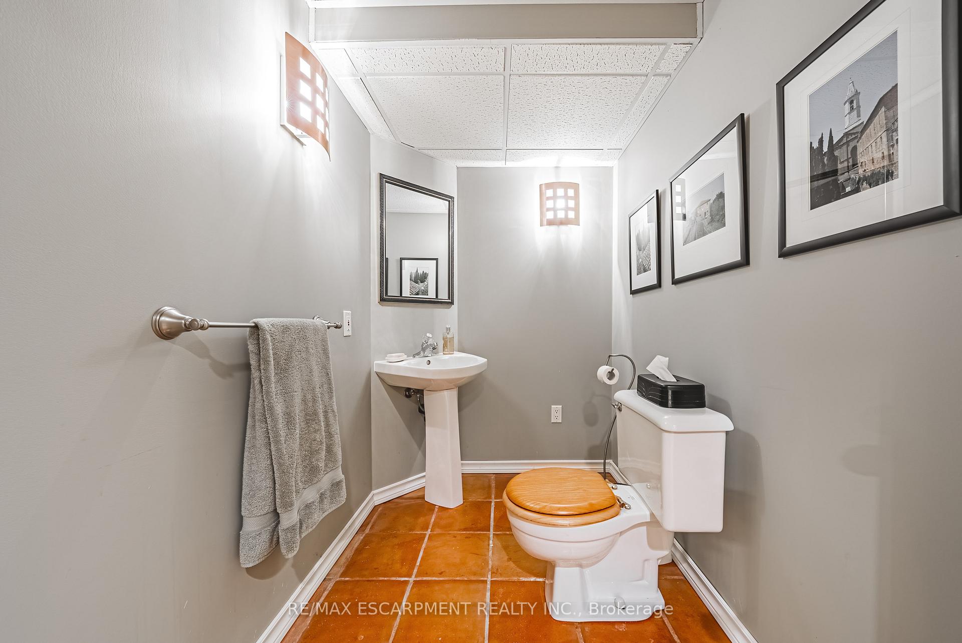 3 Bedrooms Condo at 3333 New,  Burlington For sale