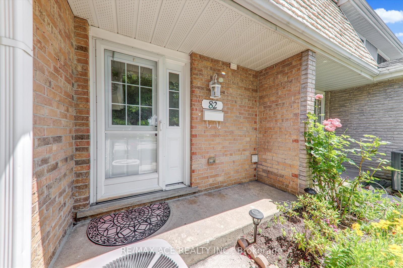 3 Bedrooms Condo at 82 St. Andrews, Hamilton For sale
