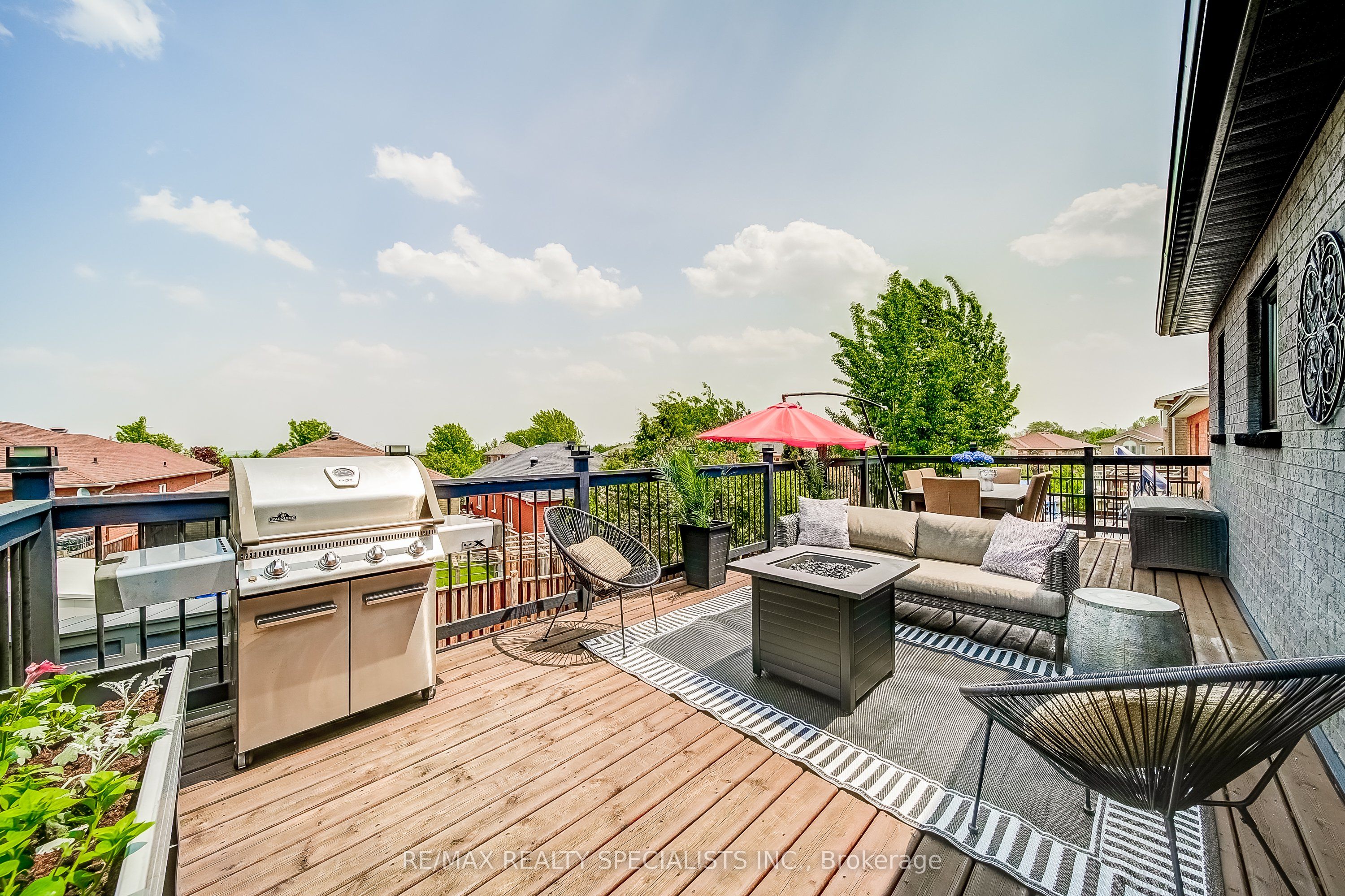 8 Wyman Crescent