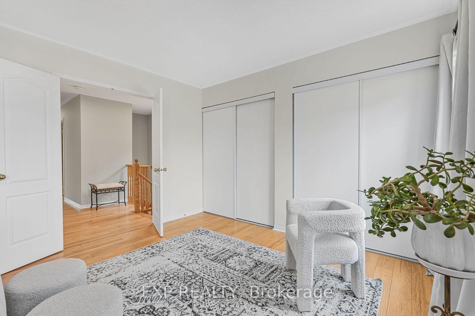3 Bedrooms Condo at 1489 Heritage, Oakville For sale