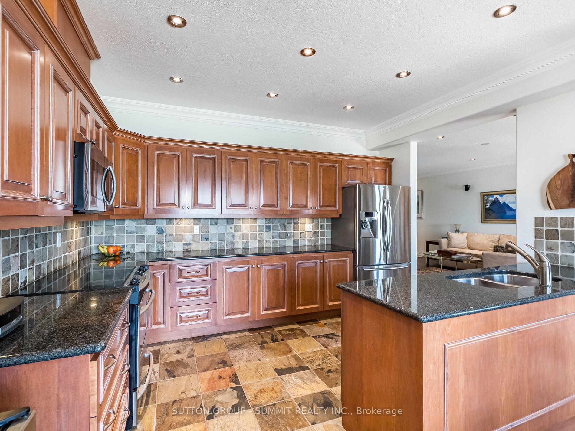 3 Bedrooms Condo at 484 Millen, Hamilton For sale