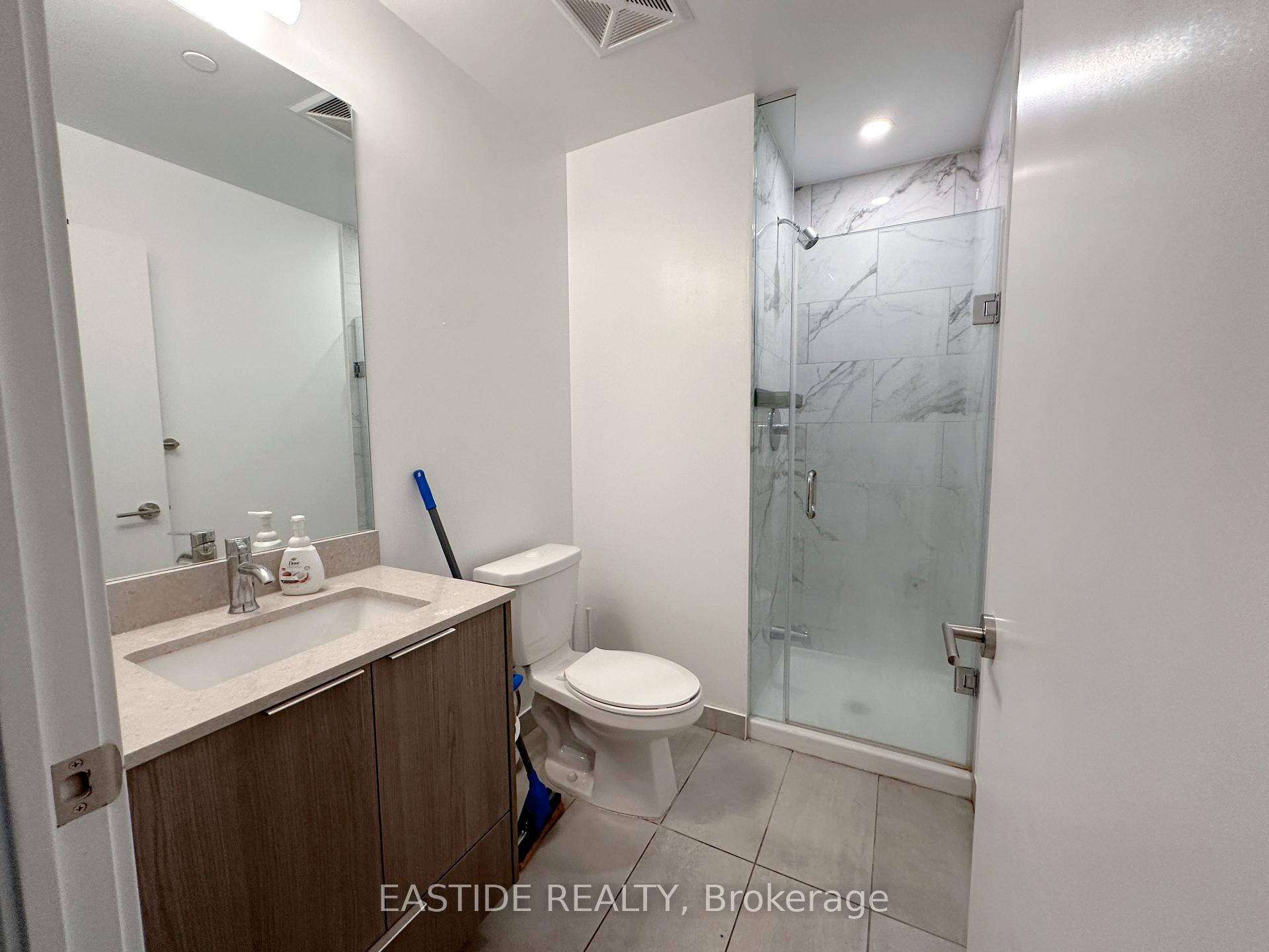 2 Bedrooms Condo at 36 Forest Manor, Toronto For sale