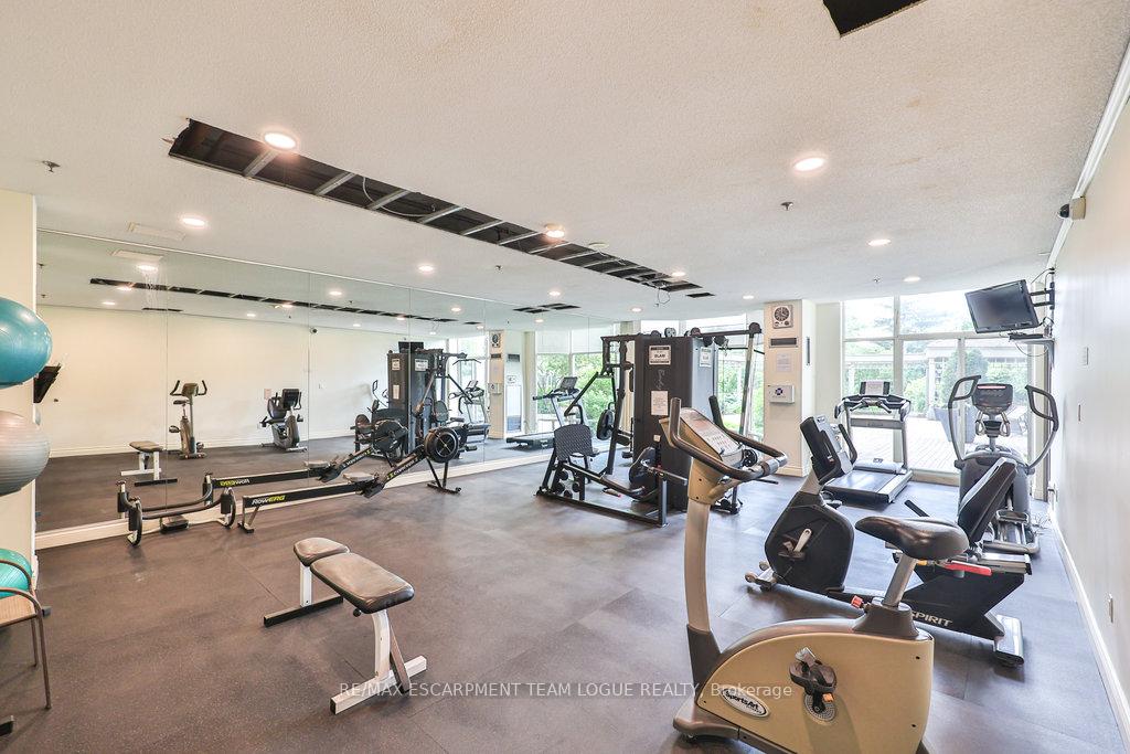 2 Bedrooms Condo at 2511 Lakeshore, Oakville For sale