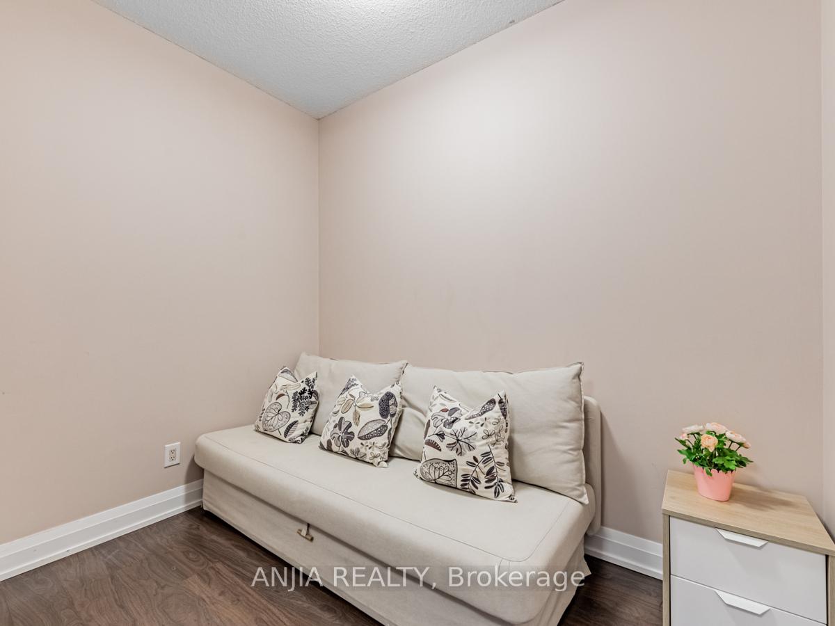 3 Bedrooms Condo at 2 Anndale,  Toronto For sale