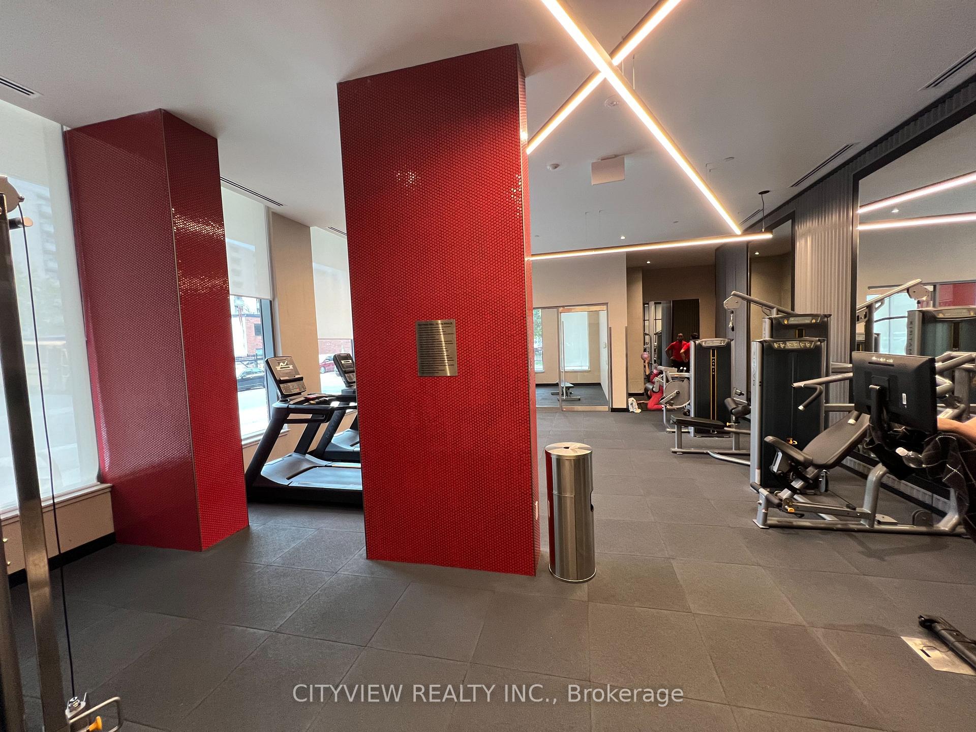2 Bedrooms Condo at 212 king William, Hamilton For sale