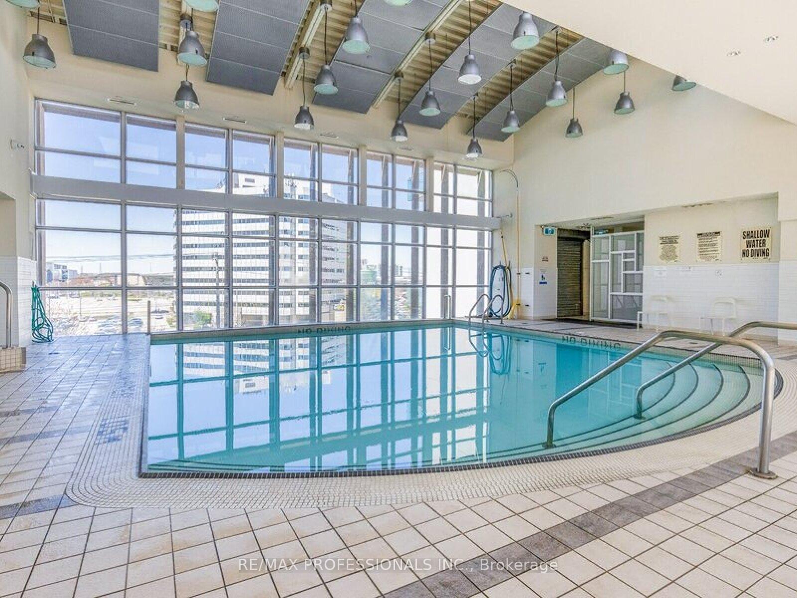 2 Bedrooms Condo at 3939 Duke of York, Mississauga For sale