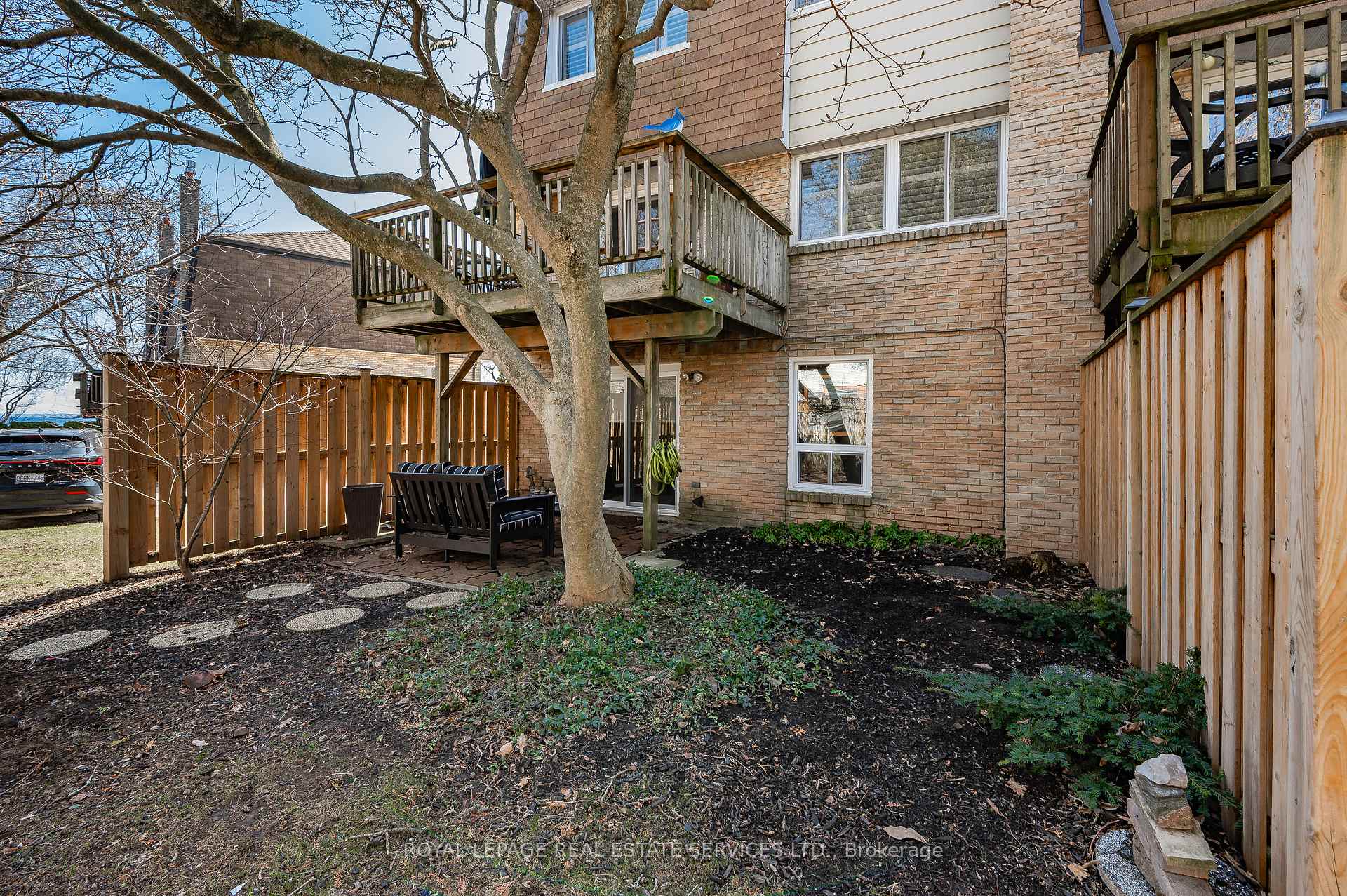 3 Bedrooms Condo at 2098 Marine,  Oakville For sale
