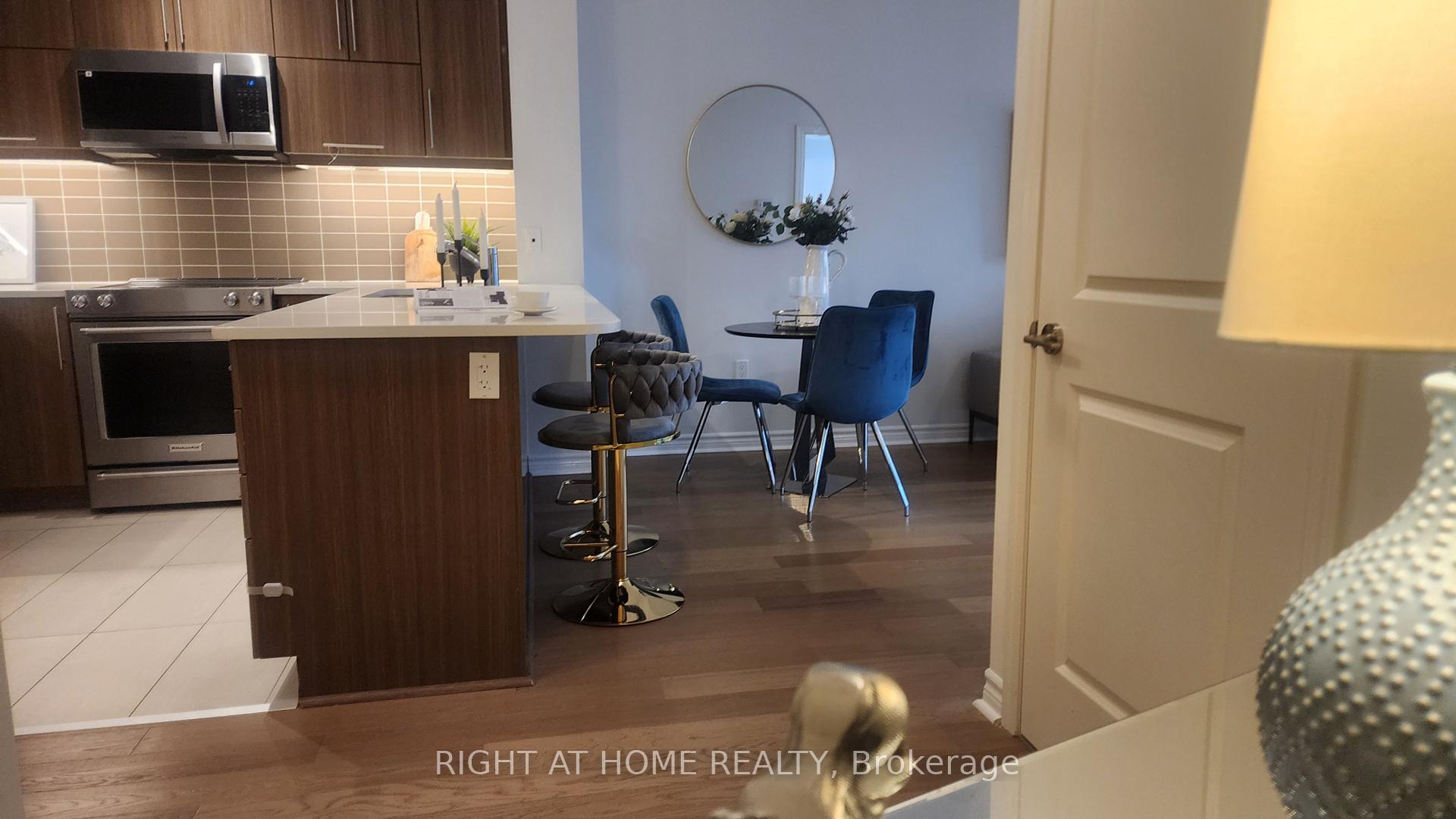 2 Bedrooms Condo at 39 Annie Craig, Toronto For sale