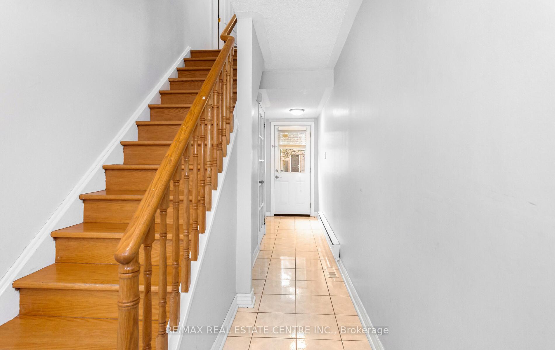 3 Bedrooms Condo at 45 Bristol,  Mississauga For sale
