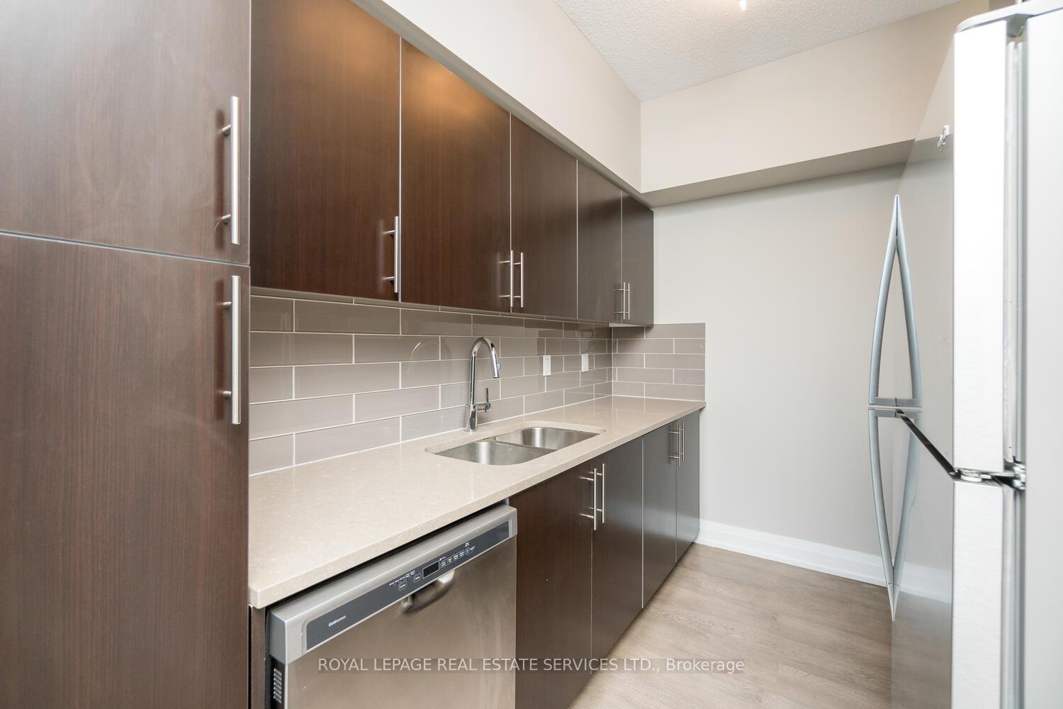 2 Bedrooms Condo at 65 Speers,  Oakville For sale