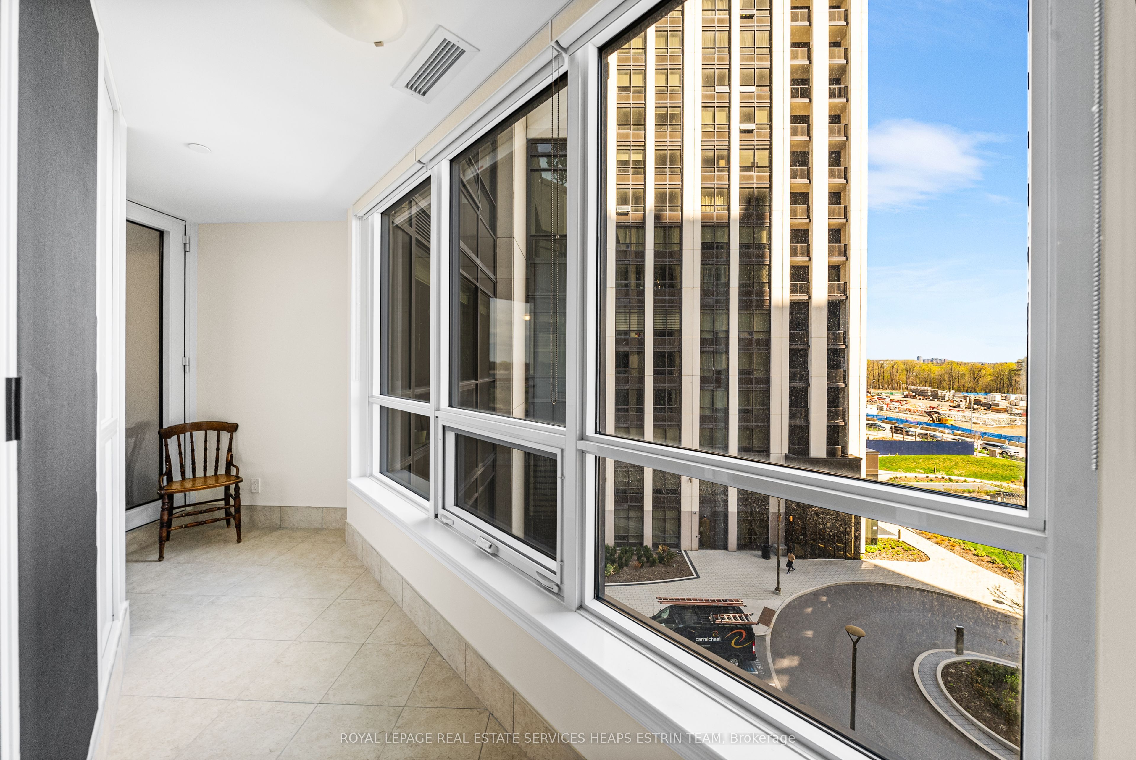 9075 Jane Street, #518