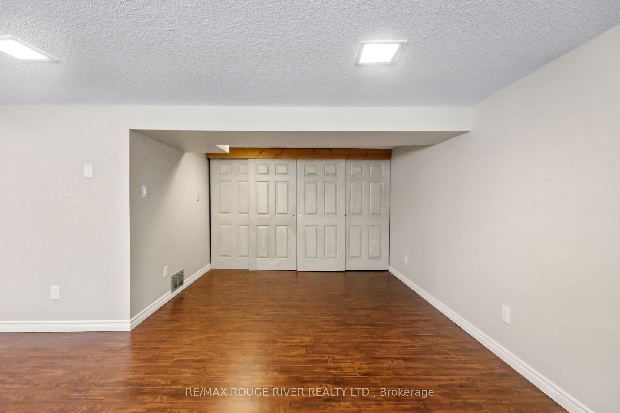 1 Applewood Crescent