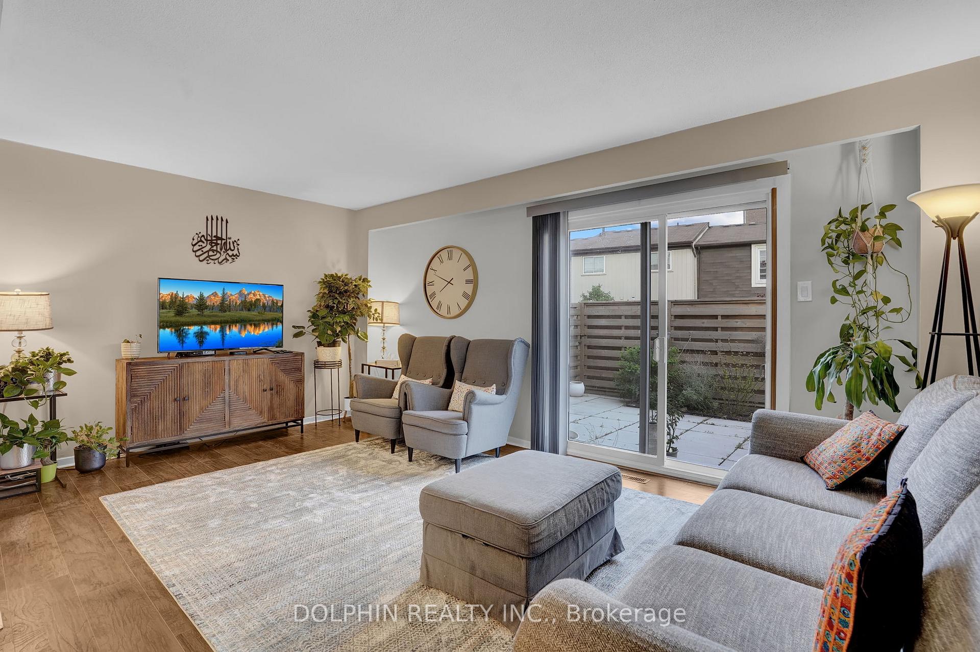 3 Bedrooms Condo at 3033 Glencrest, Burlington For sale