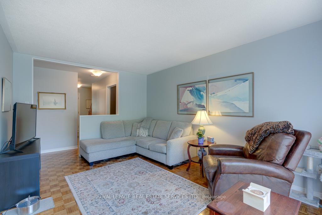 4 Bedrooms Condo at 584 Forestwood, Burlington For sale