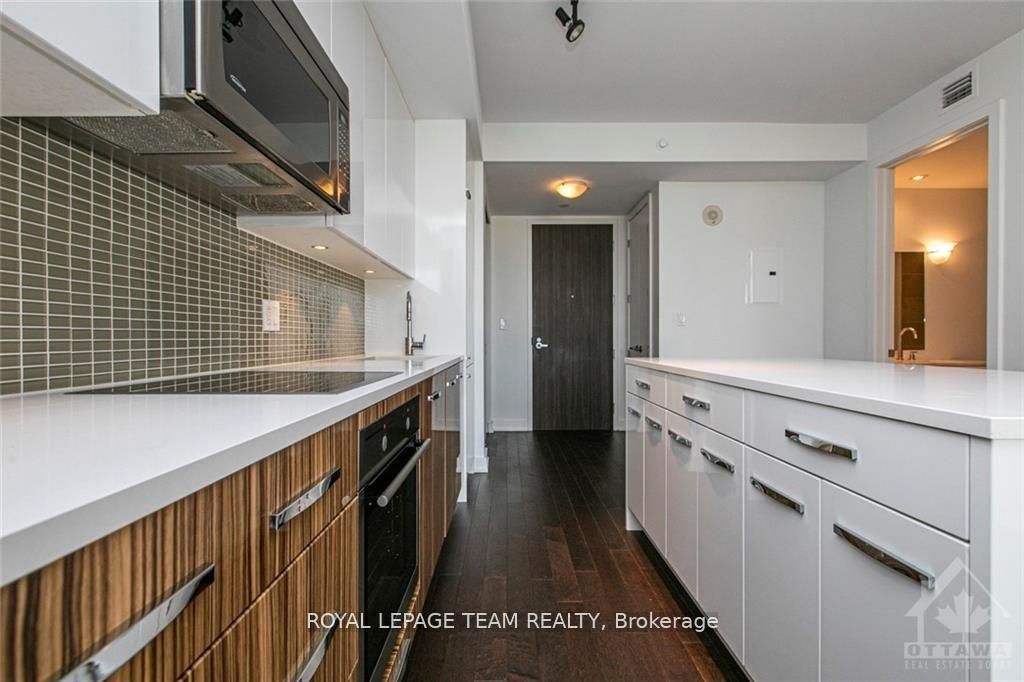 111 Champagne Avenue S, #906