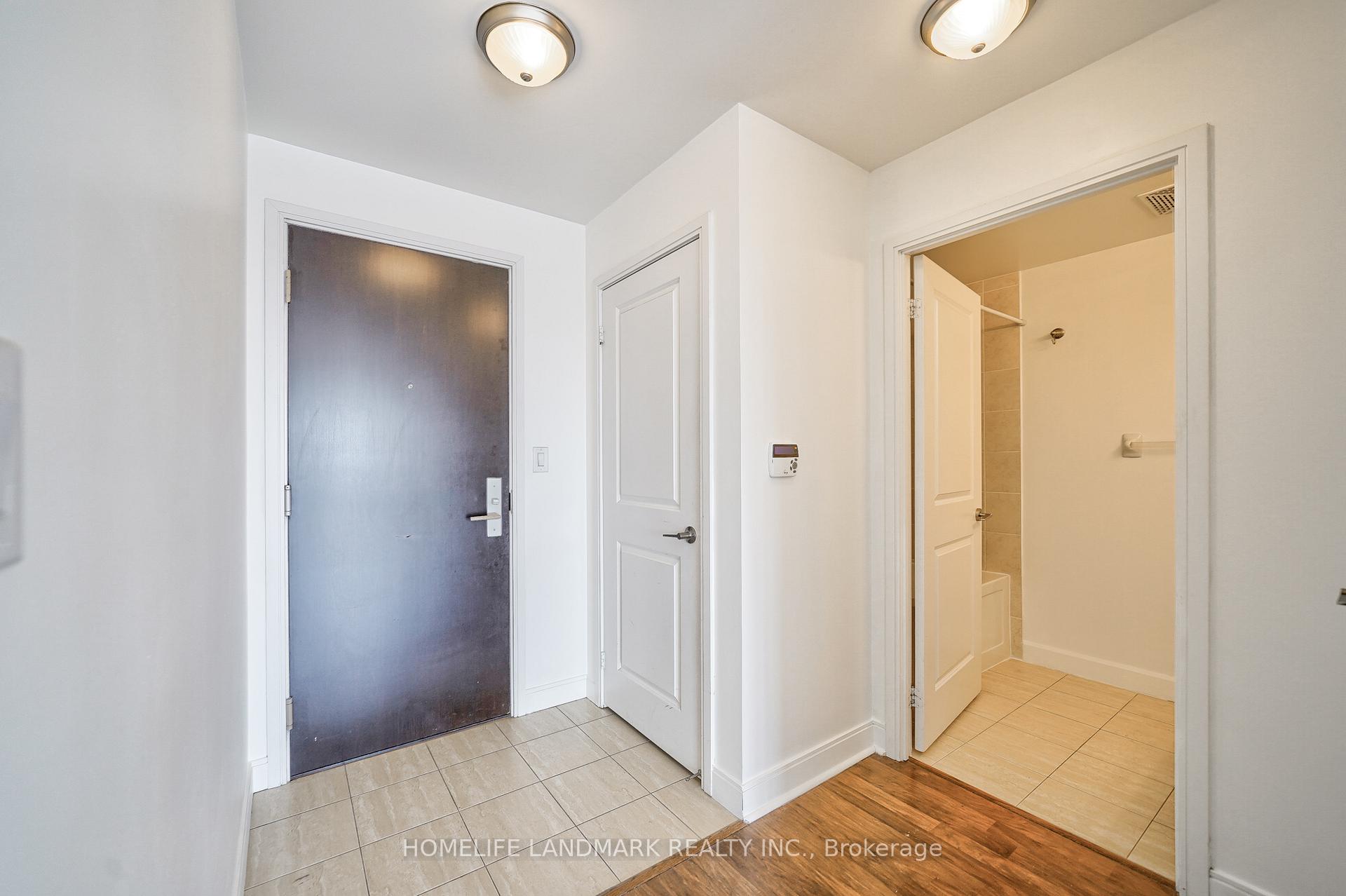 1 Bedroom Condo at 60 Absolute,  Mississauga For sale