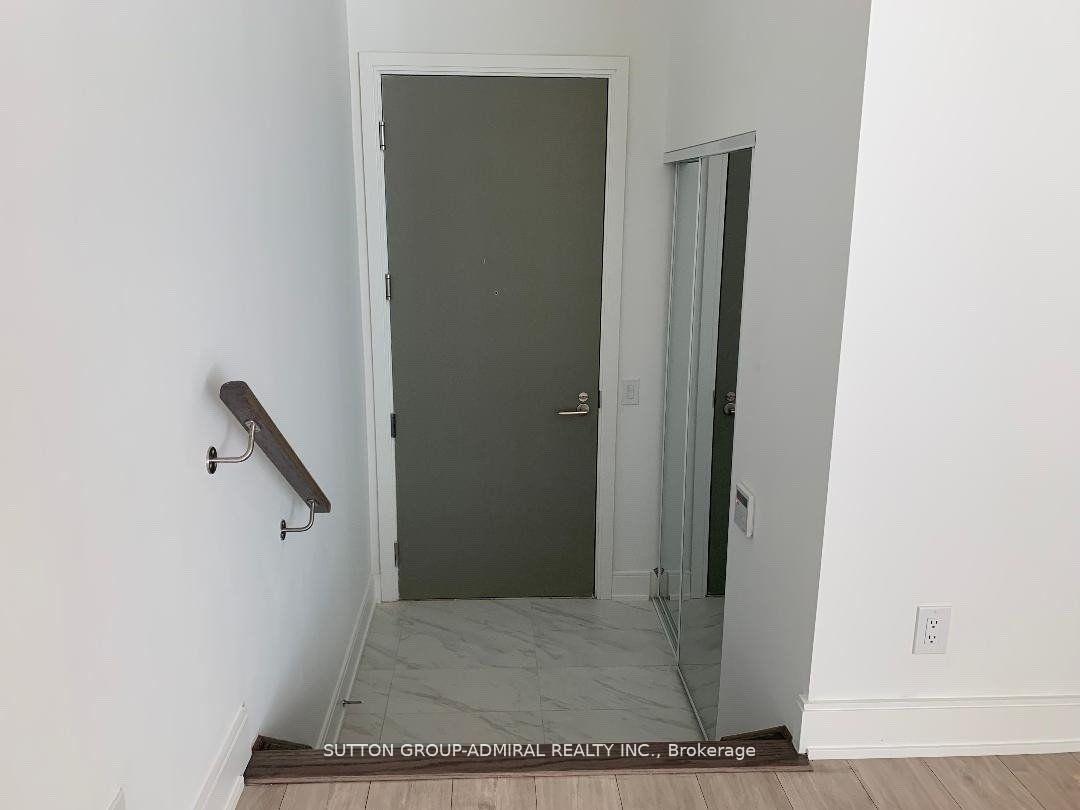 3 Bedrooms Condo at 70 Annie Craig, Toronto For sale