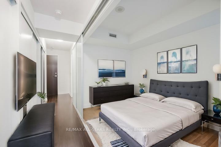 1 Bedroom Condo at 8 Telegram, Toronto For sale