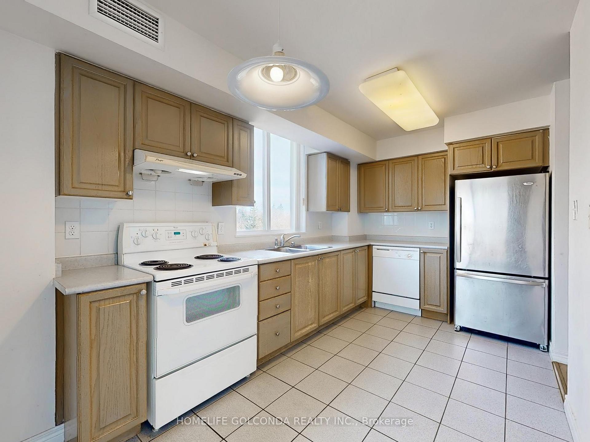 2 Bedrooms Condo at 28 Empress, Toronto For sale