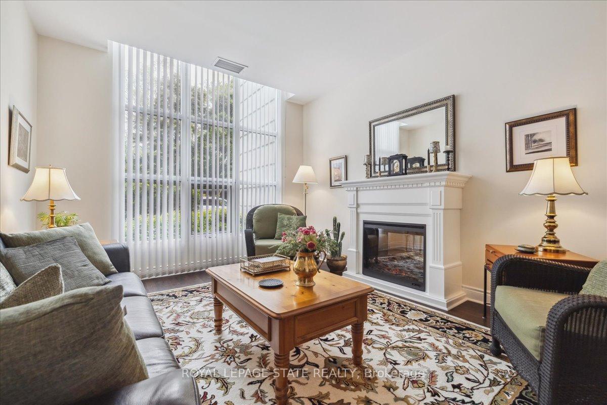 2 Bedrooms Condo at 442 Maple, Burlington For sale
