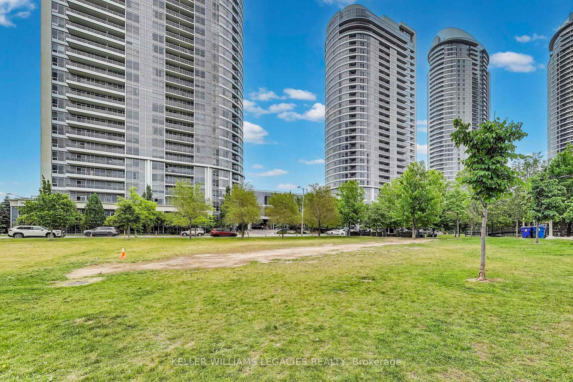 1 Bedroom Condo at 181 Village Green, Toronto For sale