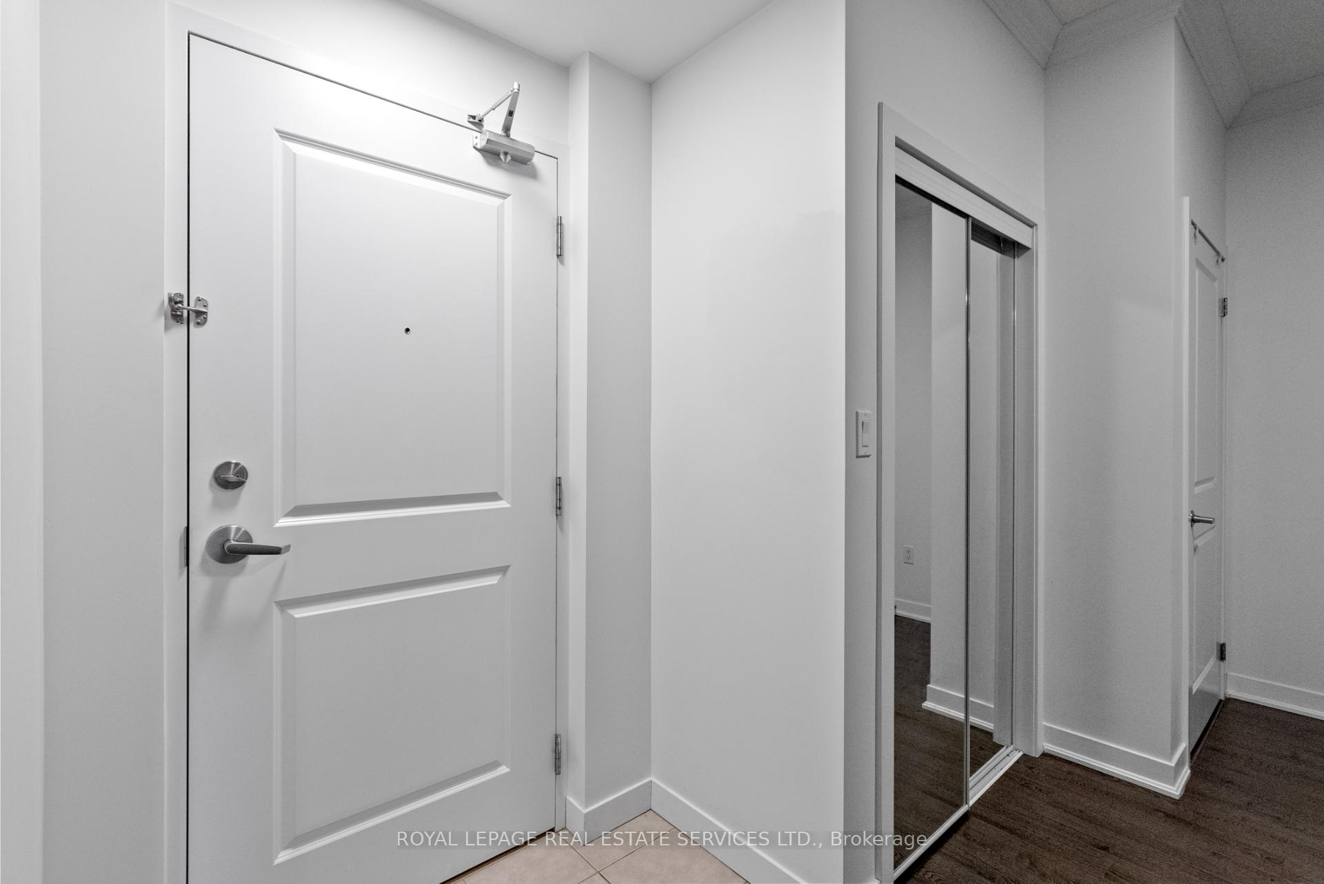 2 Bedrooms Condo at 90 Charlton,  Hamilton For sale