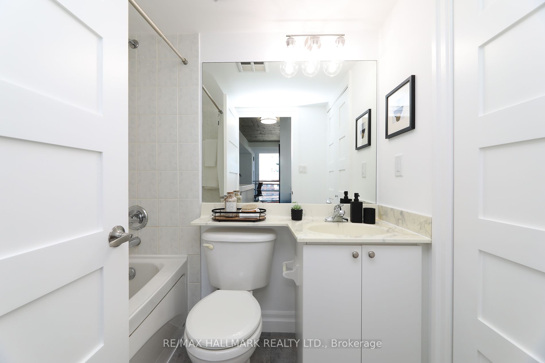 1029 King Street W, #818