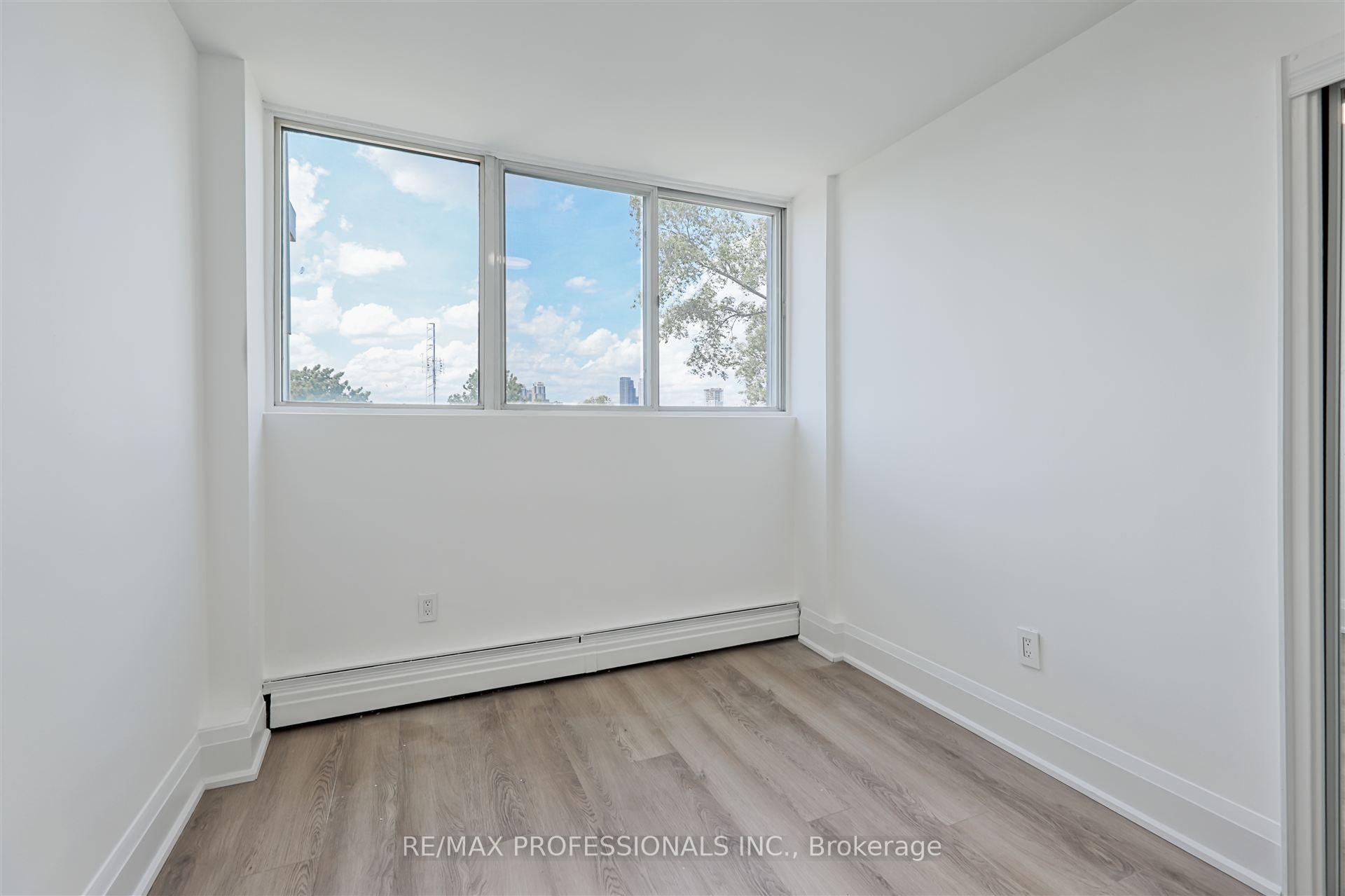 3 Bedrooms Condo at 11 Neilson, Toronto For sale