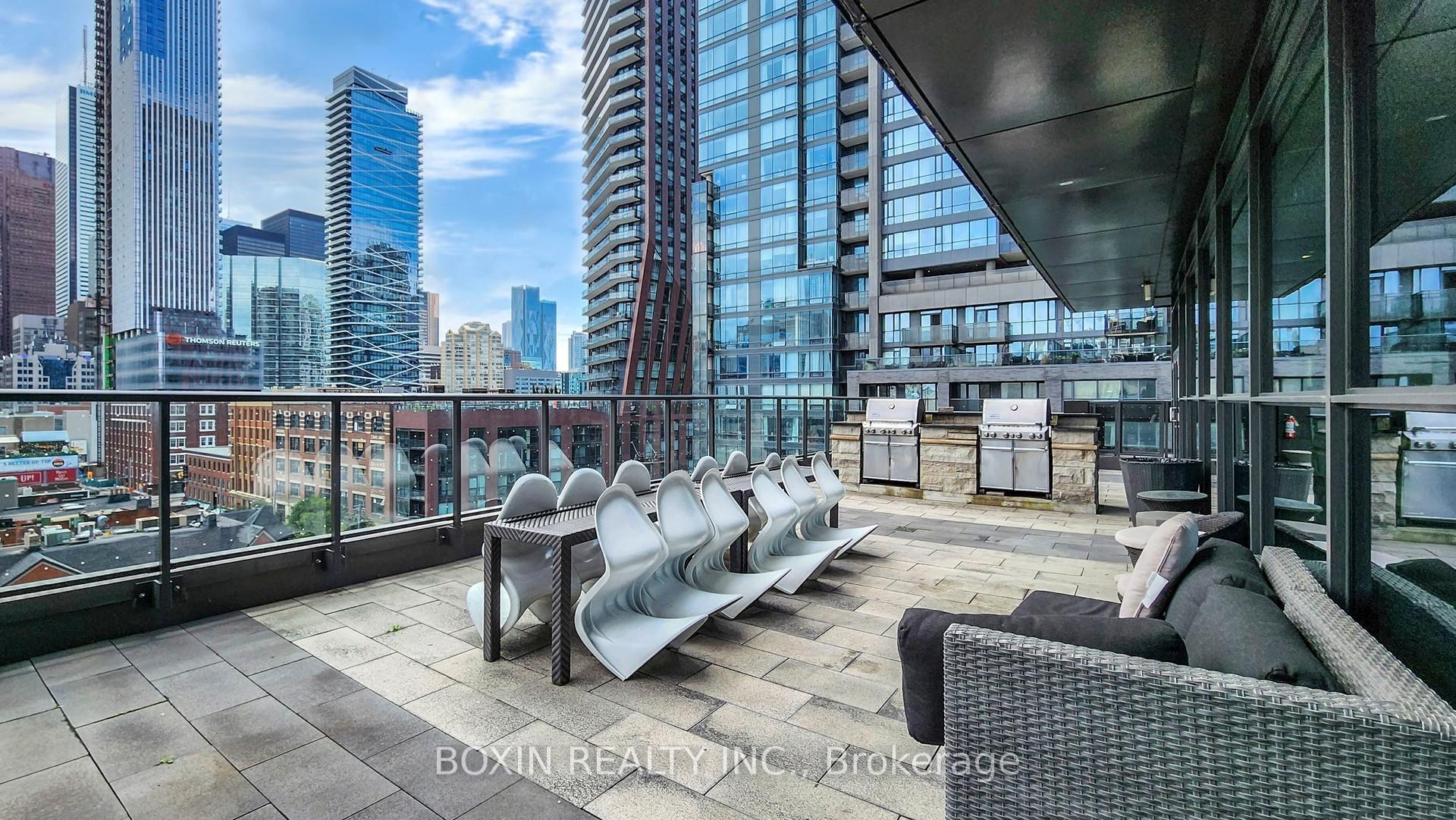 2 Bedrooms Condo at 290 Adelaide,  Toronto For sale