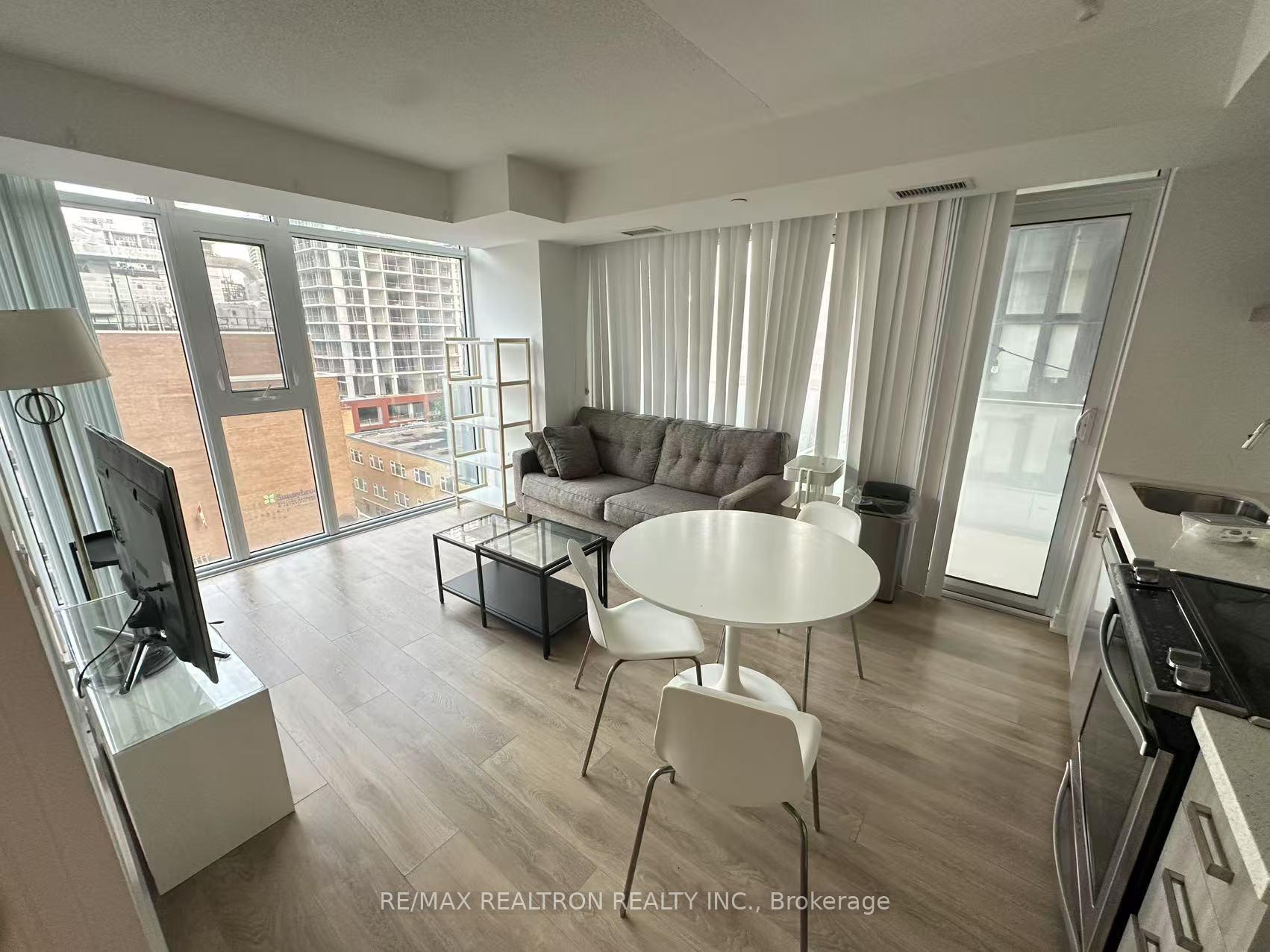 2 Bedrooms Condo at 50 Wellesley, Toronto For sale