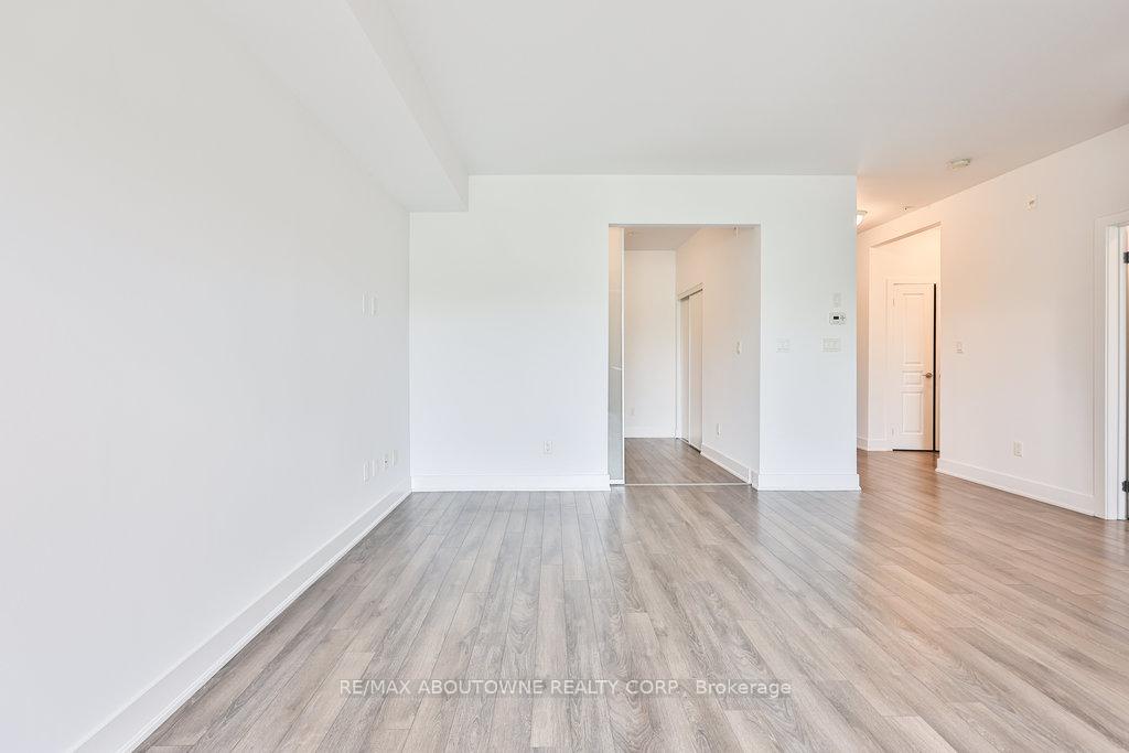 2 Bedrooms Condo at 128 Garden, Oakville For sale