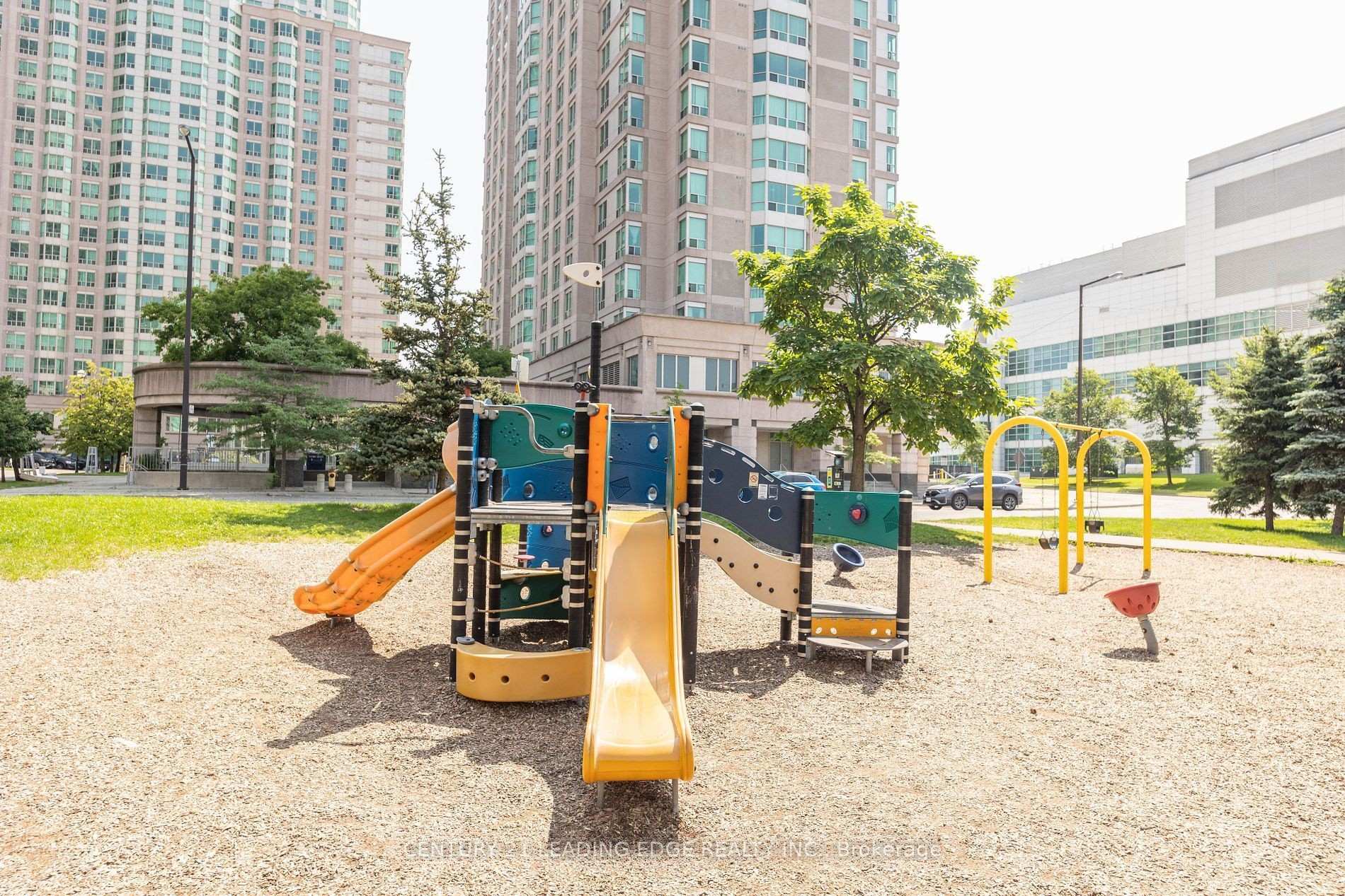3 Bedrooms Condo at 38 Lee Centre, Toronto For sale