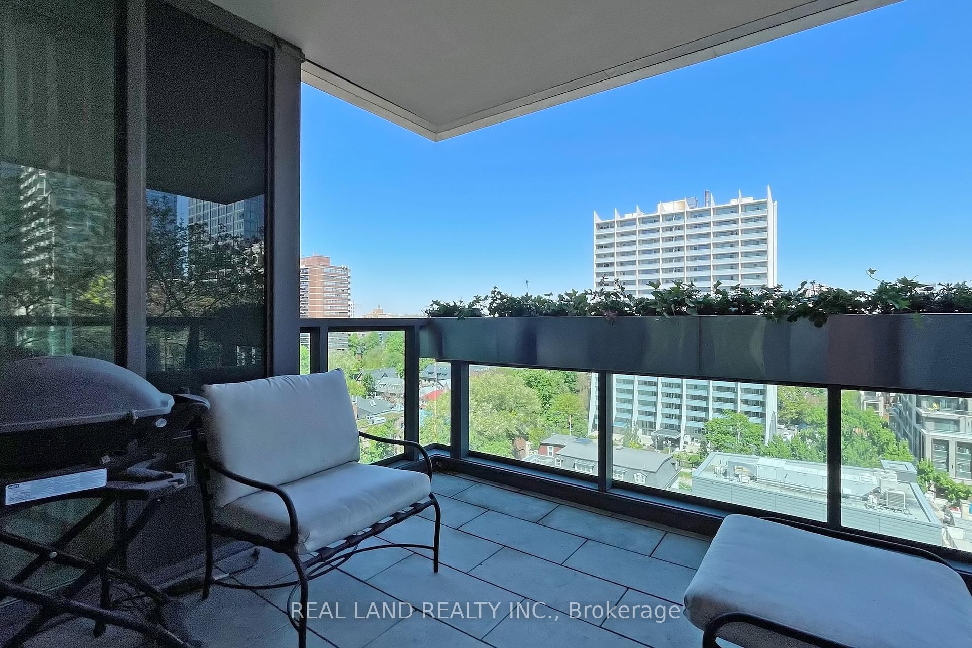 2 Bedrooms Condo at 206 Bloor, Toronto For sale