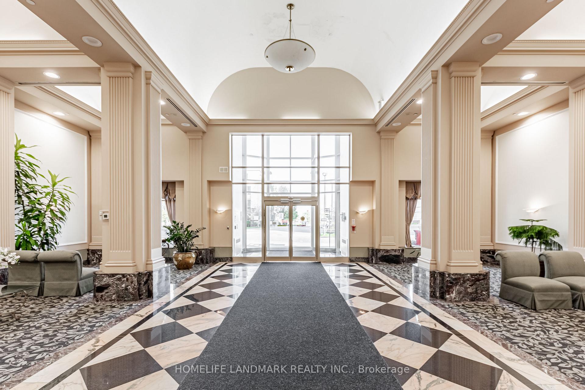 2 Bedrooms Condo at 1 Lee Centre, Toronto For sale