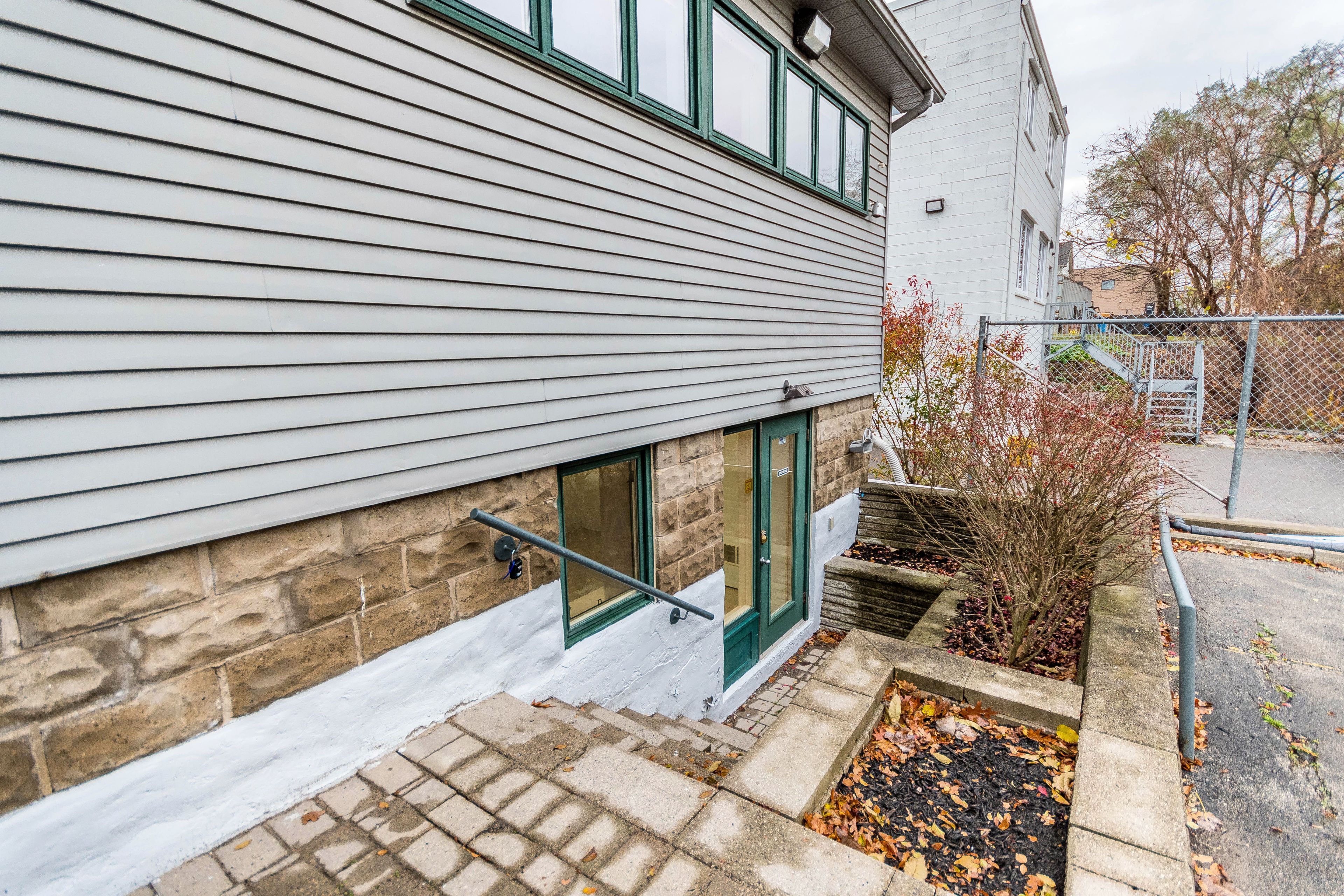 1659 Lakeshore Road Mississauga Ontario L5J 1J4