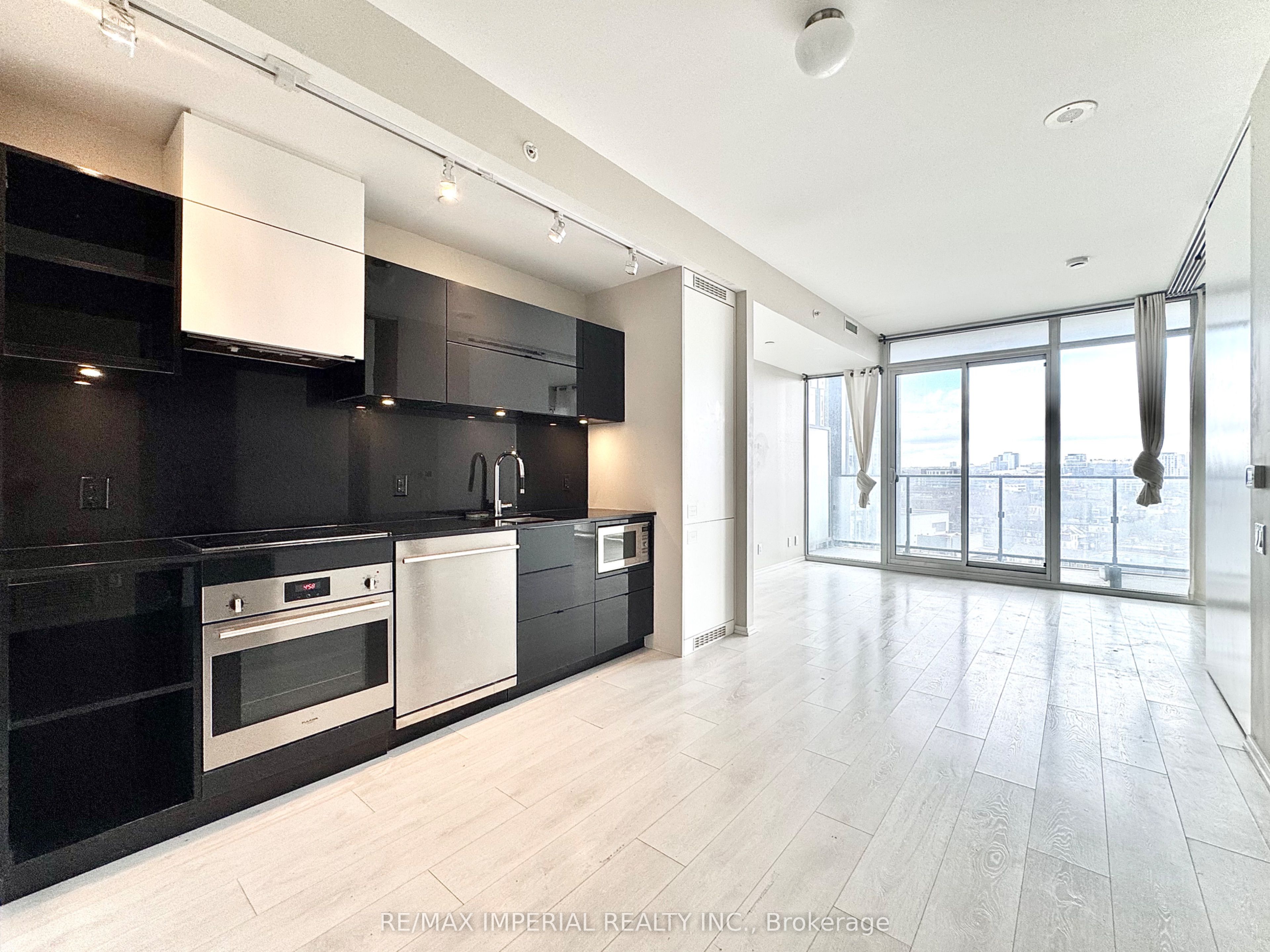 125 Peter Street, #1203