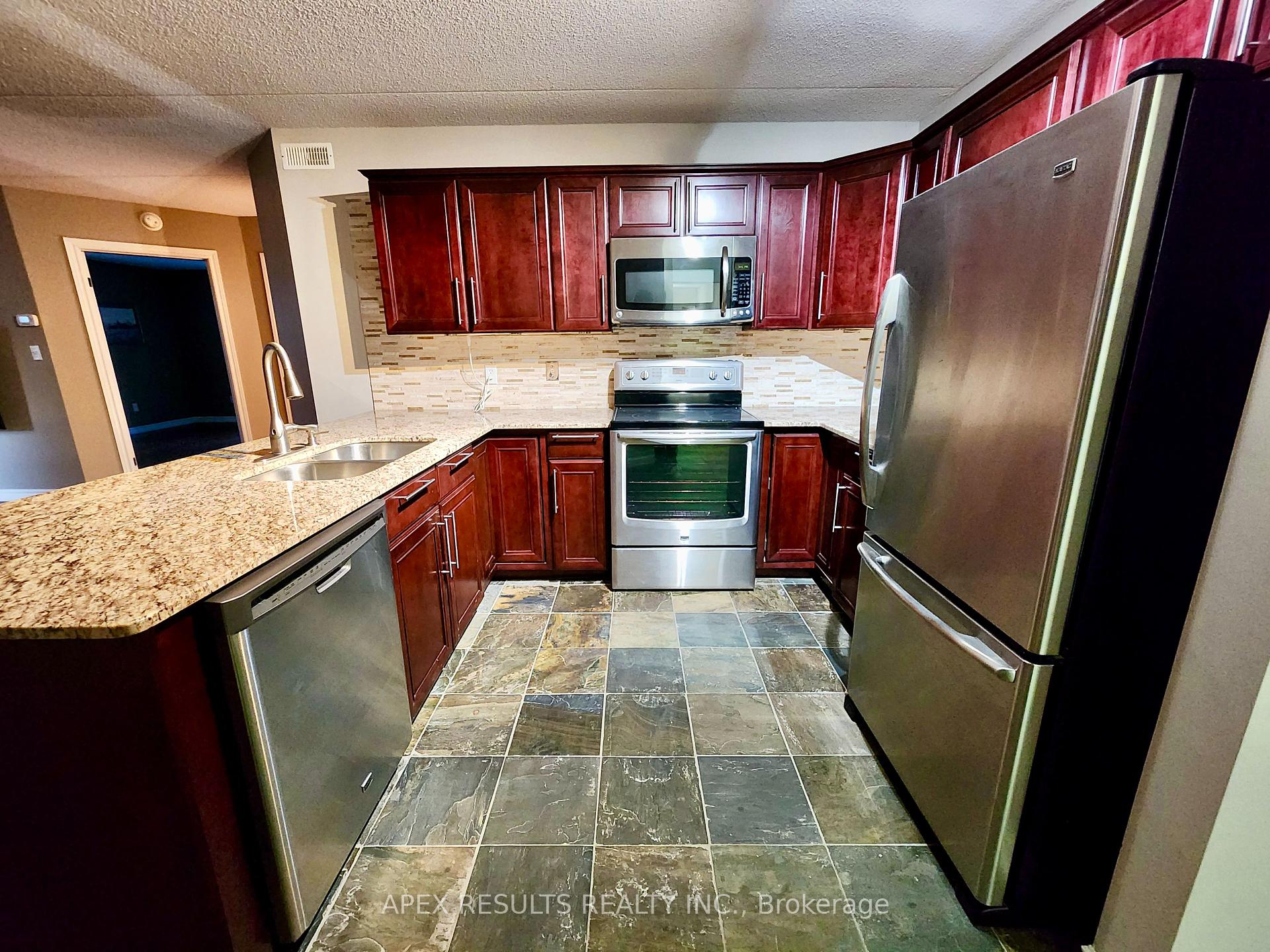 2 Bedrooms Condo at 2020 Cleaver, Burlington For sale