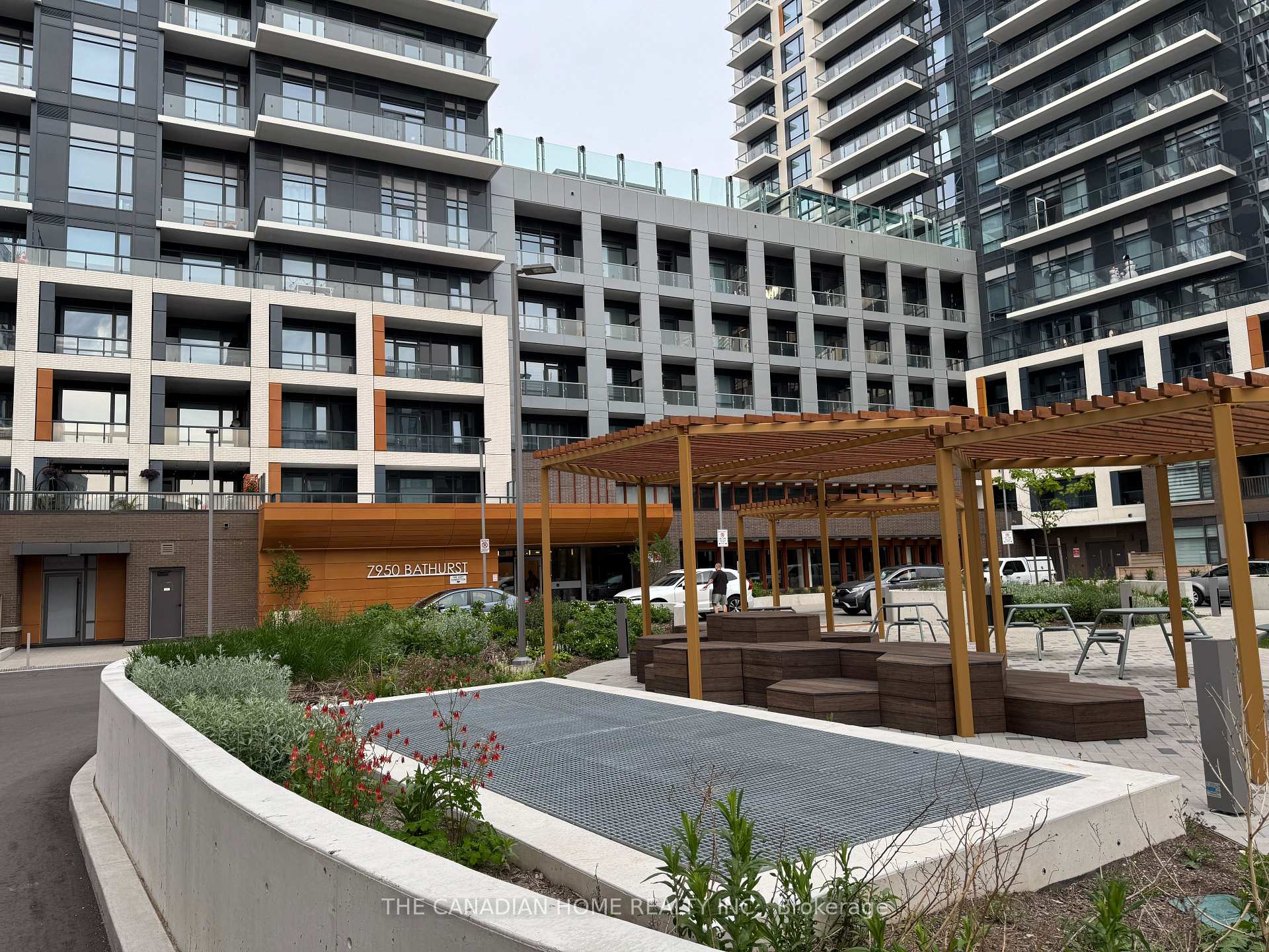1 Bedroom Condo at 7950 Bathurst, Vaughan For sale
