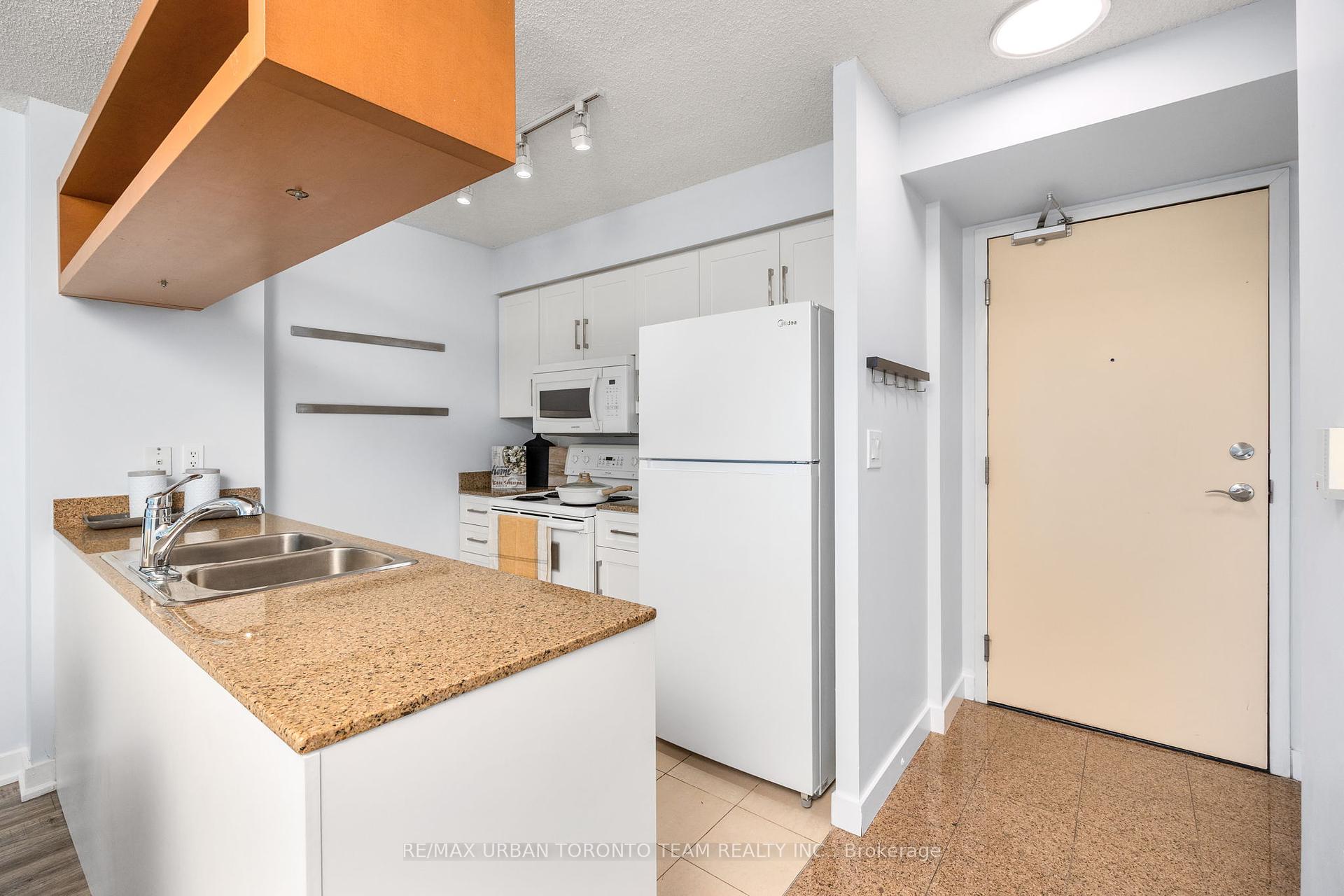 3 Bedrooms Condo at 81 Navy Wharf,  Toronto For sale
