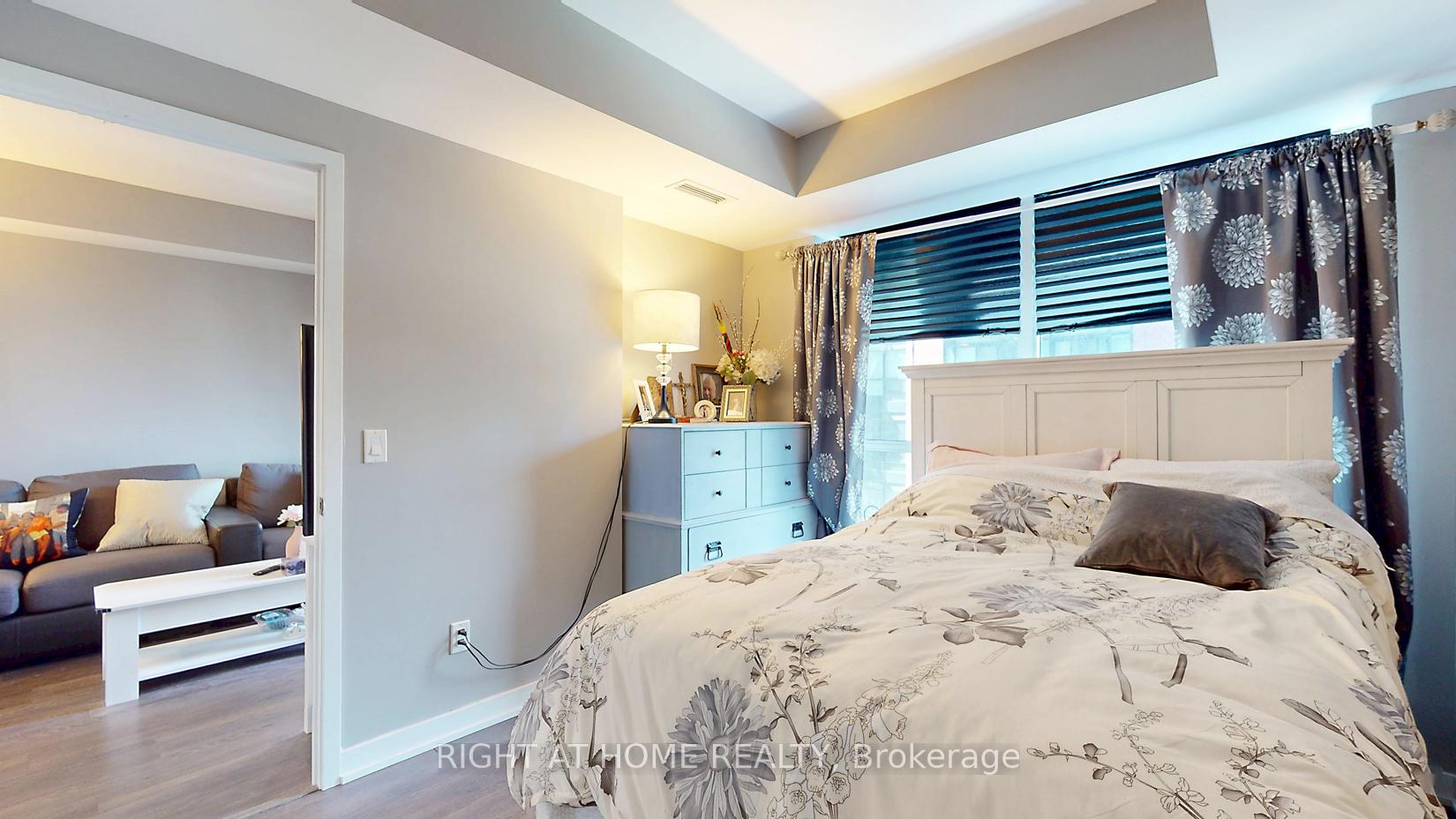 1 Bedroom Condo at 31 Tippet,  Toronto For sale