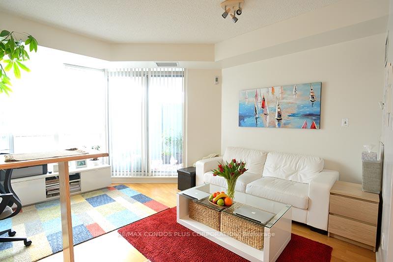 1 Bedroom Condo at 230 Queens Quay,  Toronto For sale